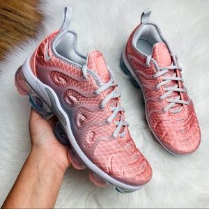 coral vapormax plus